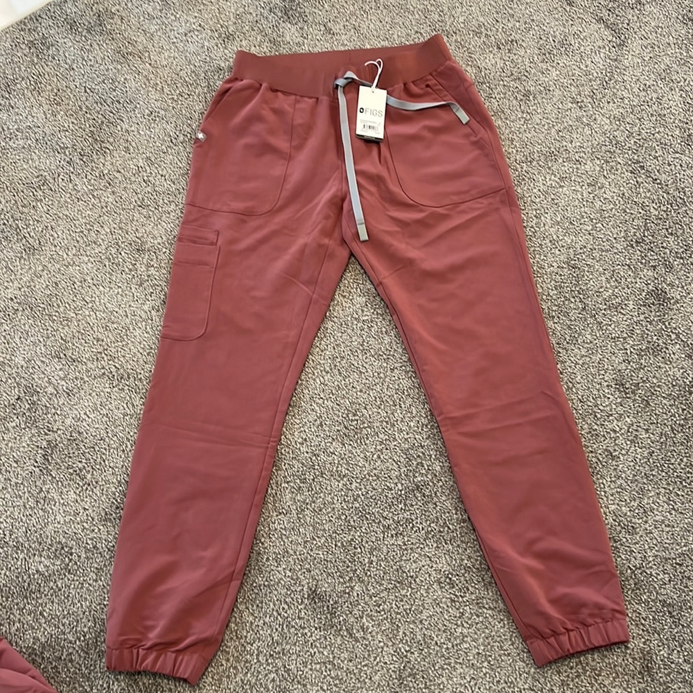 NWT Mauve FIGS scrub pants